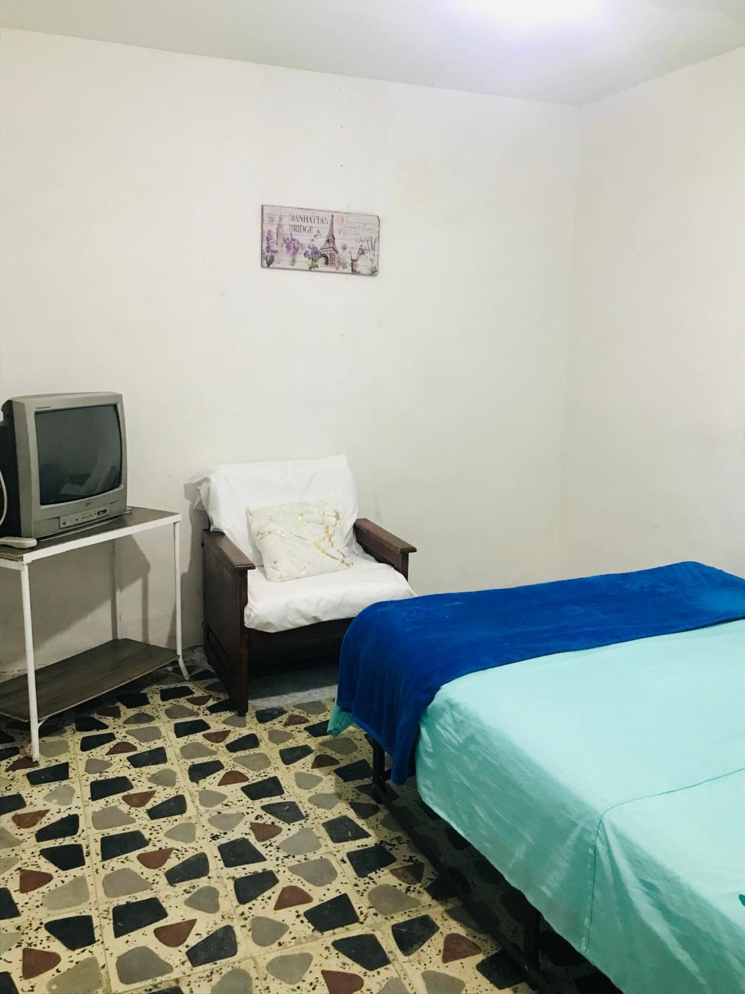 Hostal La 18 เปเรย์รา ภายนอก รูปภาพ